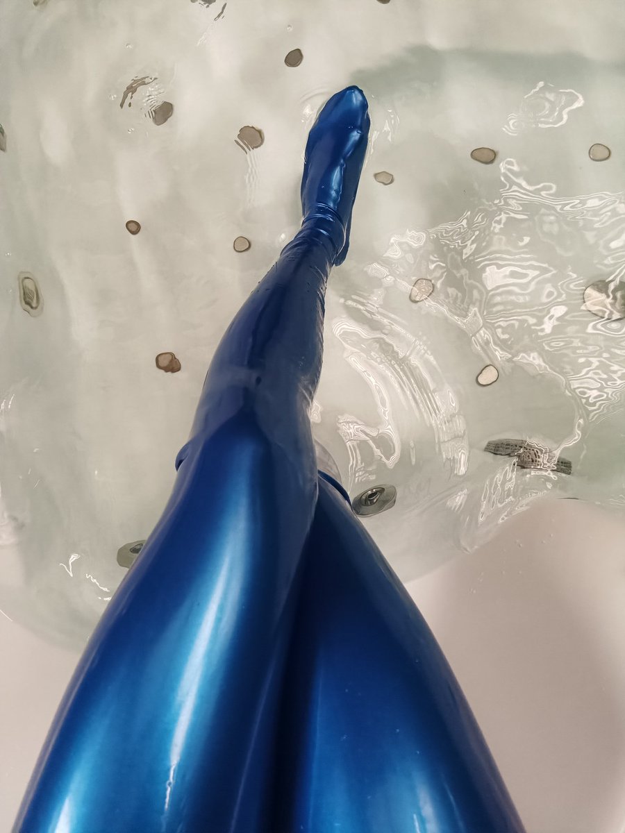 sexy Latex 💋 bkk tweet media