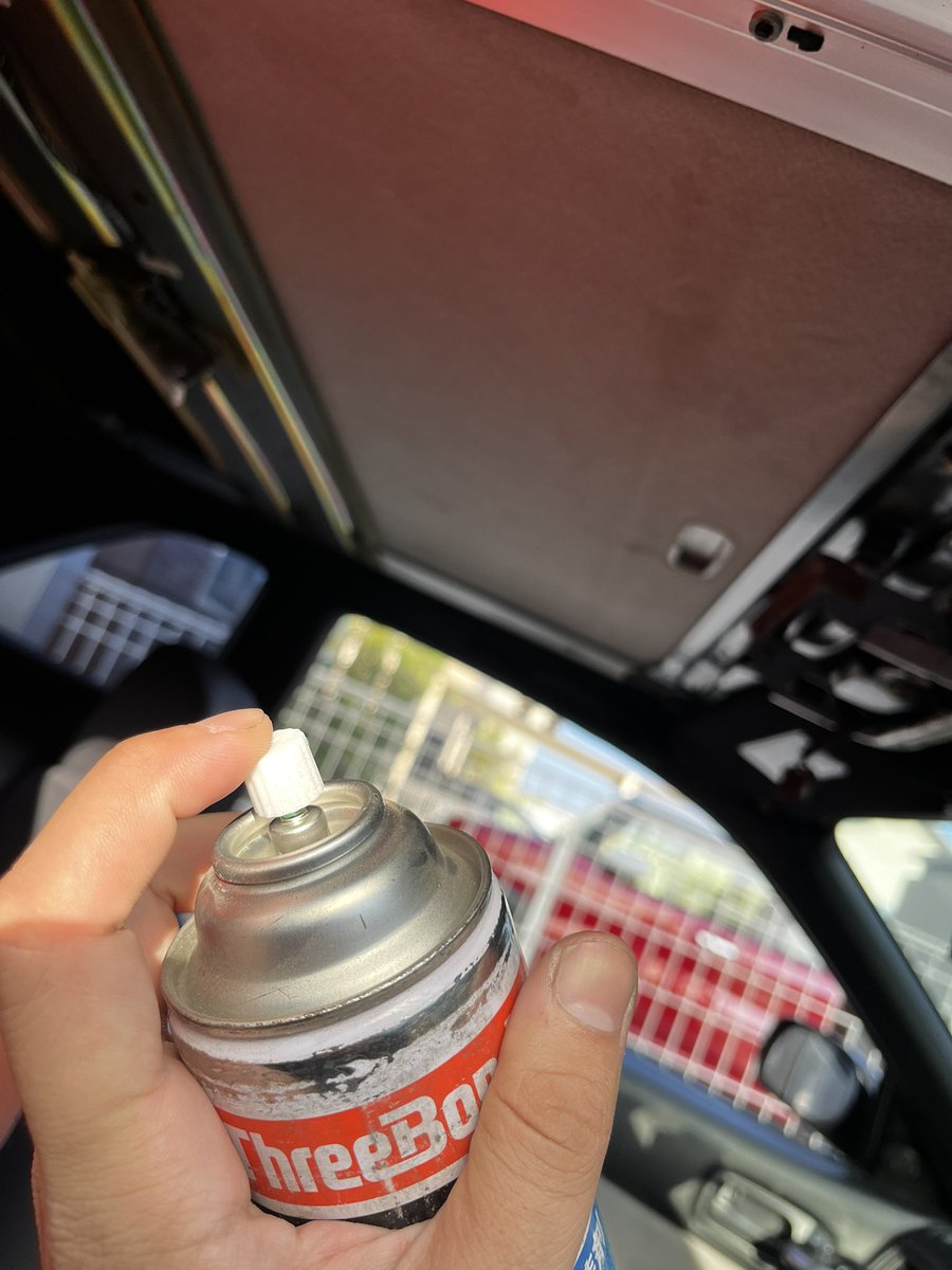Astako995's tweet photo. 張り替えの為にサンルーフの内側の蓋を外そうと思ったけどユニット丸々外さな取れん🙄
お前なんかシャシブラで十分じゃ💢 https://t.co/iwKntTHL0F
