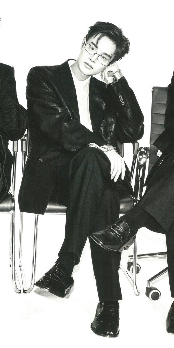 oo2oo90's tweet photo. 엘르 이대휘 얼굴 진짜 ㅁㅊ https://t.co/azt2HoTXWo