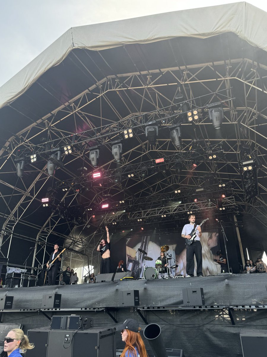 __headrush's tweet photo. best band in the world btw 
@staticdress @olli_appleyard 🖤 https://t.co/M4qbSScvNw