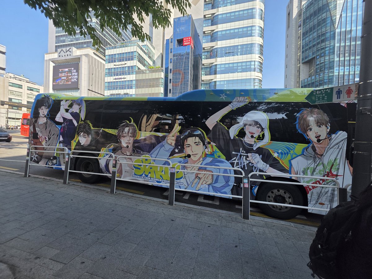 Charmy2131's tweet photo. Found it !
에제 버스를 찾았어요! 
#SPAKLZBUS #SPAKLZ_BFBUS #스파클즈 https://t.co/nXQ4bnw4ty