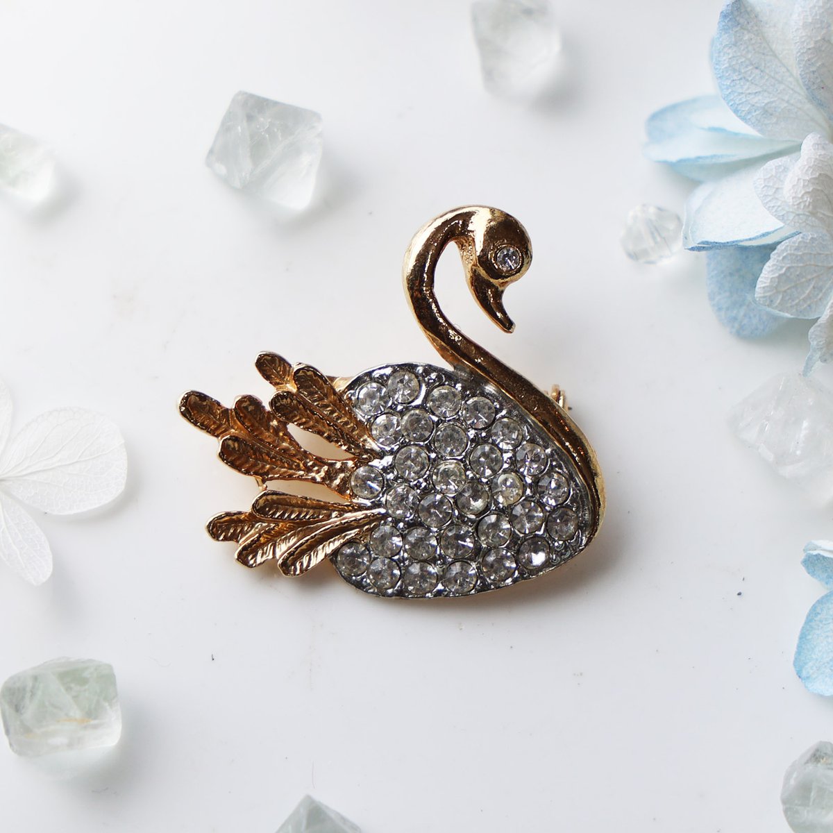 ヴィンテージ 白鳥 ブローチ 海福雑貨通販部の【ヴィンテージアクセサリー】に、白鳥のブローチを1