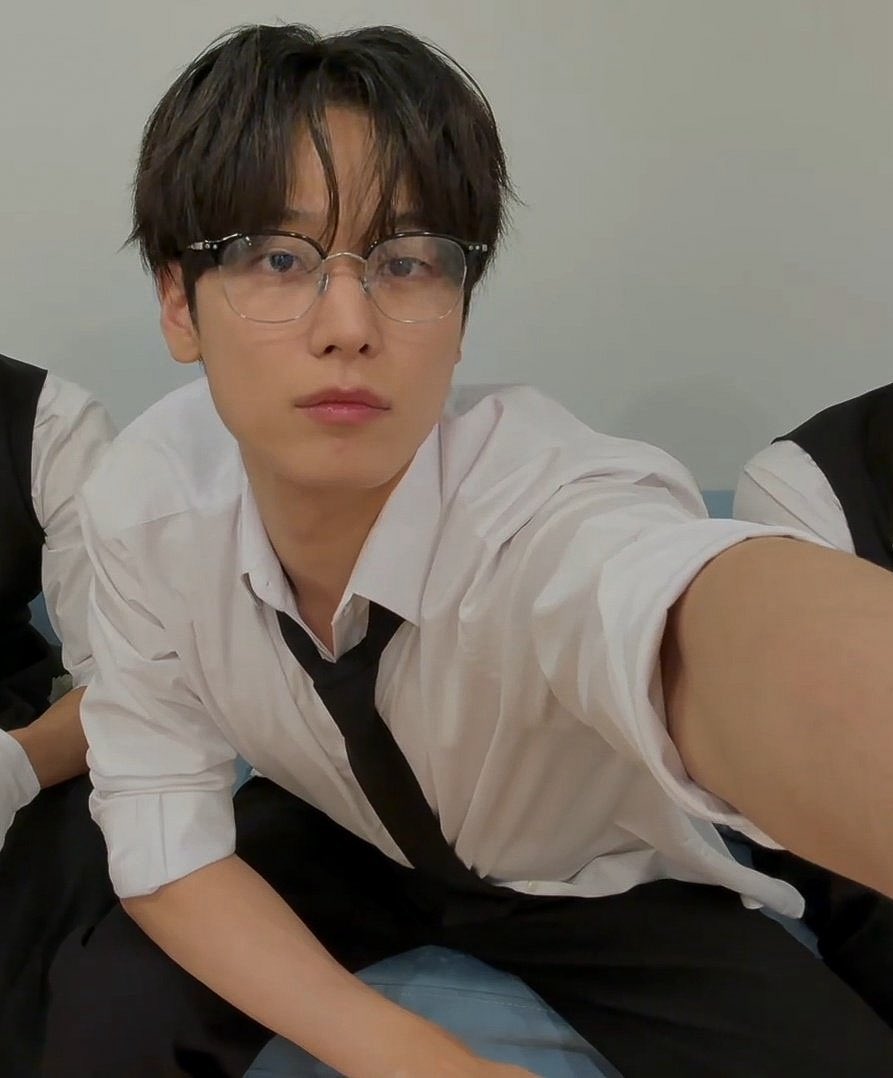 no context juyeon tweet media