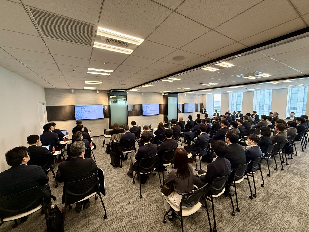 HOTnet_Official's tweet photo. 共創空間Akallaboにて「自治体DX研究会」を開催しました！💻✨

久々に再始動となる第1回。行政やICT事業者の皆さまと、AI活用など最新知見と意気込みを共有しました！
今回は若手社員が綿密に準備し、運営を頑張ってくれました👏

北海道のDX、私たちも全力で加速させます！🚀

#自治体DX #AI活用 https://t.co/0aT5LZIsBa