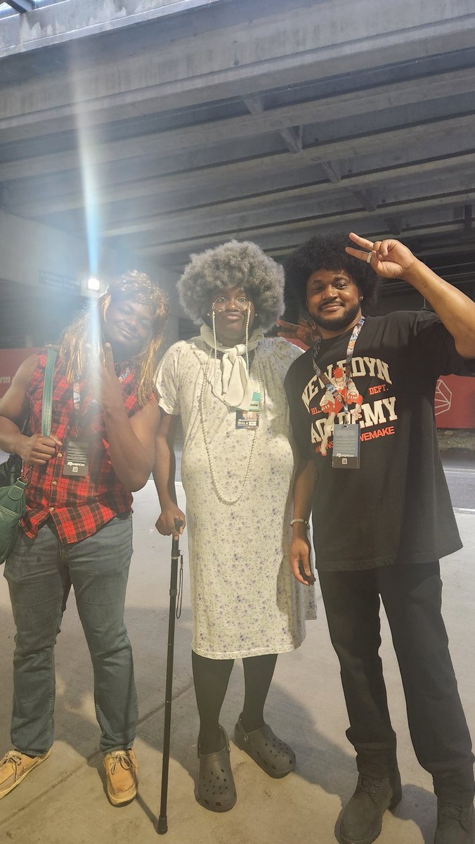 Ooey✨️ ➡️ DreamCon tweet media