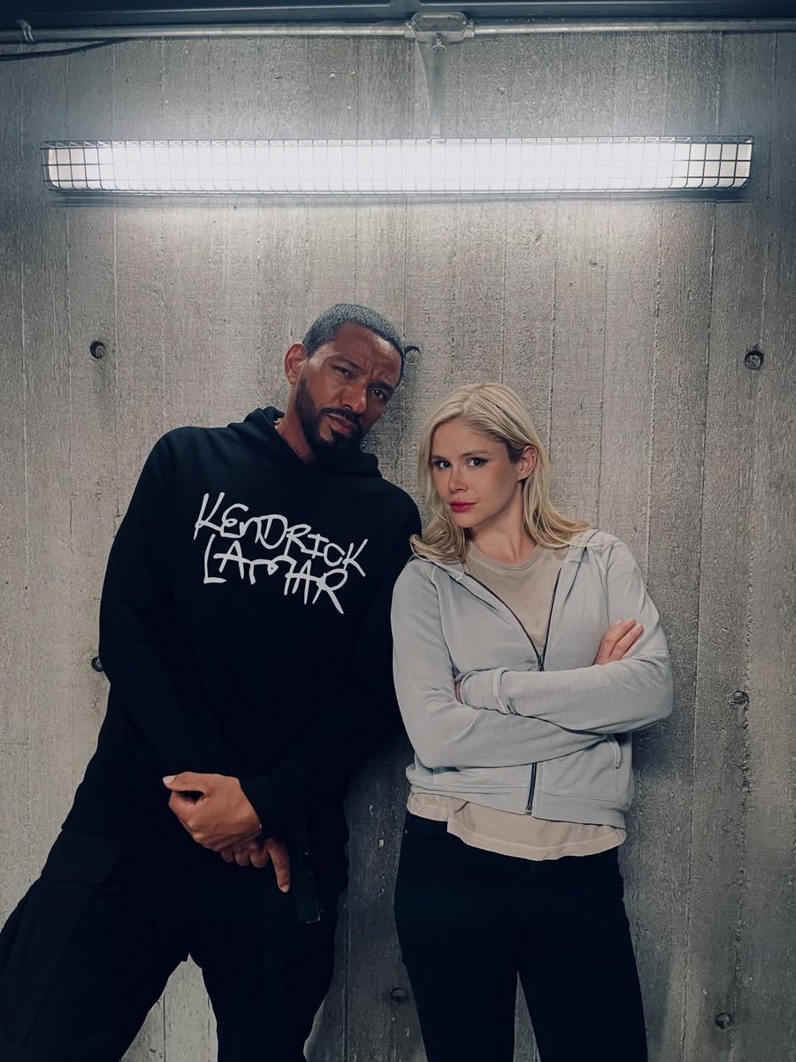 cinedrobe's tweet photo. Marvin Milk rocking the Kendrick-inspired hoodie while standing beside Starlight = absolute style moment.

Screen energy → street style.

Want the look?

🛒 https://t.co/s4xpYKEYwP

#TheBoys #MarvinsMilk #MM #Starlight #TheBoysTV https://t.co/X4C3OJfCdP