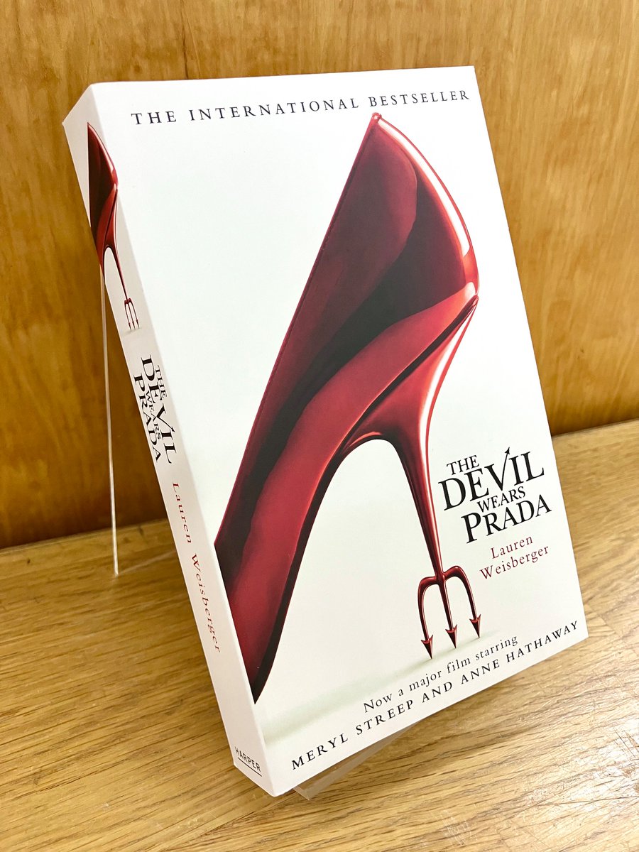 LITTLE 洋書 プラダ BOOK 「プラダ」の歴史をコンパクトにまとめたガイド PRADA OF 洋書
