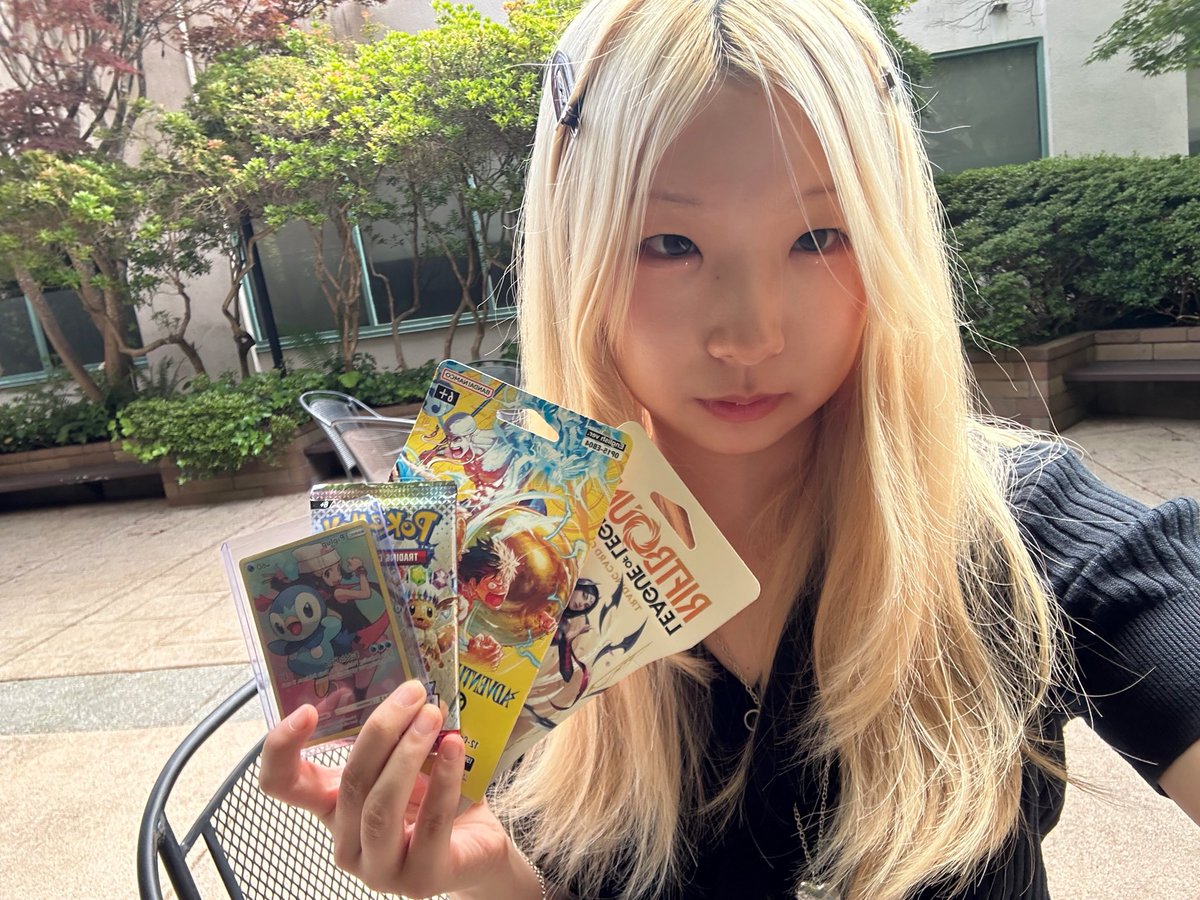 hana tweet media