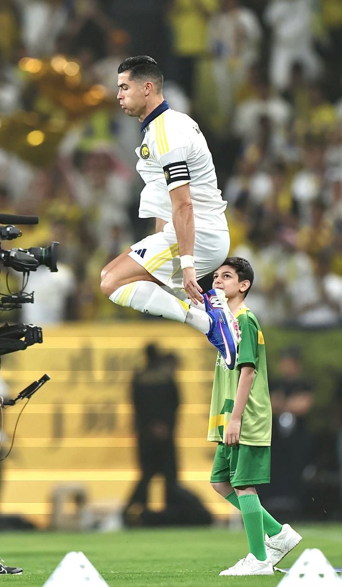 westerncritics's tweet photo. Air Cristiano ✈️🫡

#cristianoronaldo #alnasr #champions #worldcup2026 https://t.co/vwQQ4z4uiv