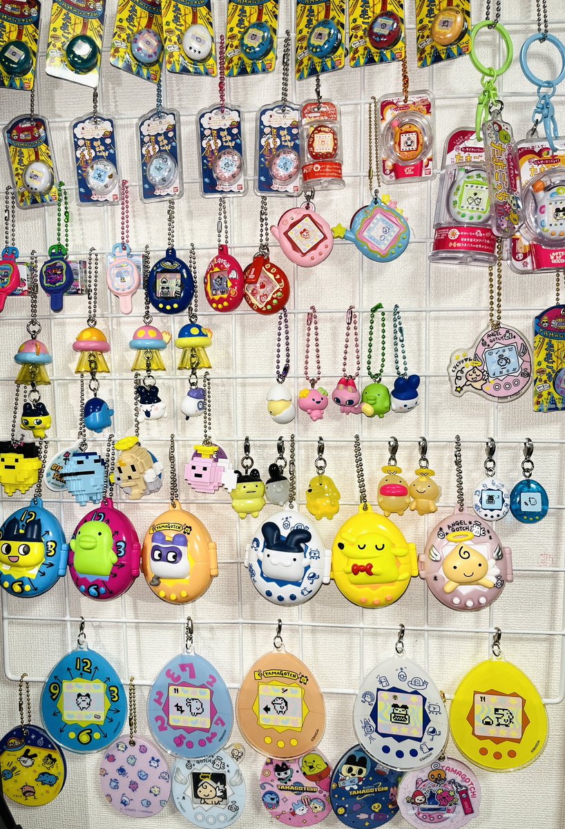 *.:。❁（グッズ整理中） やっと昨日のグッズ達の整理できた( ˘ω˘ ) 気に入らなかったらまた配置