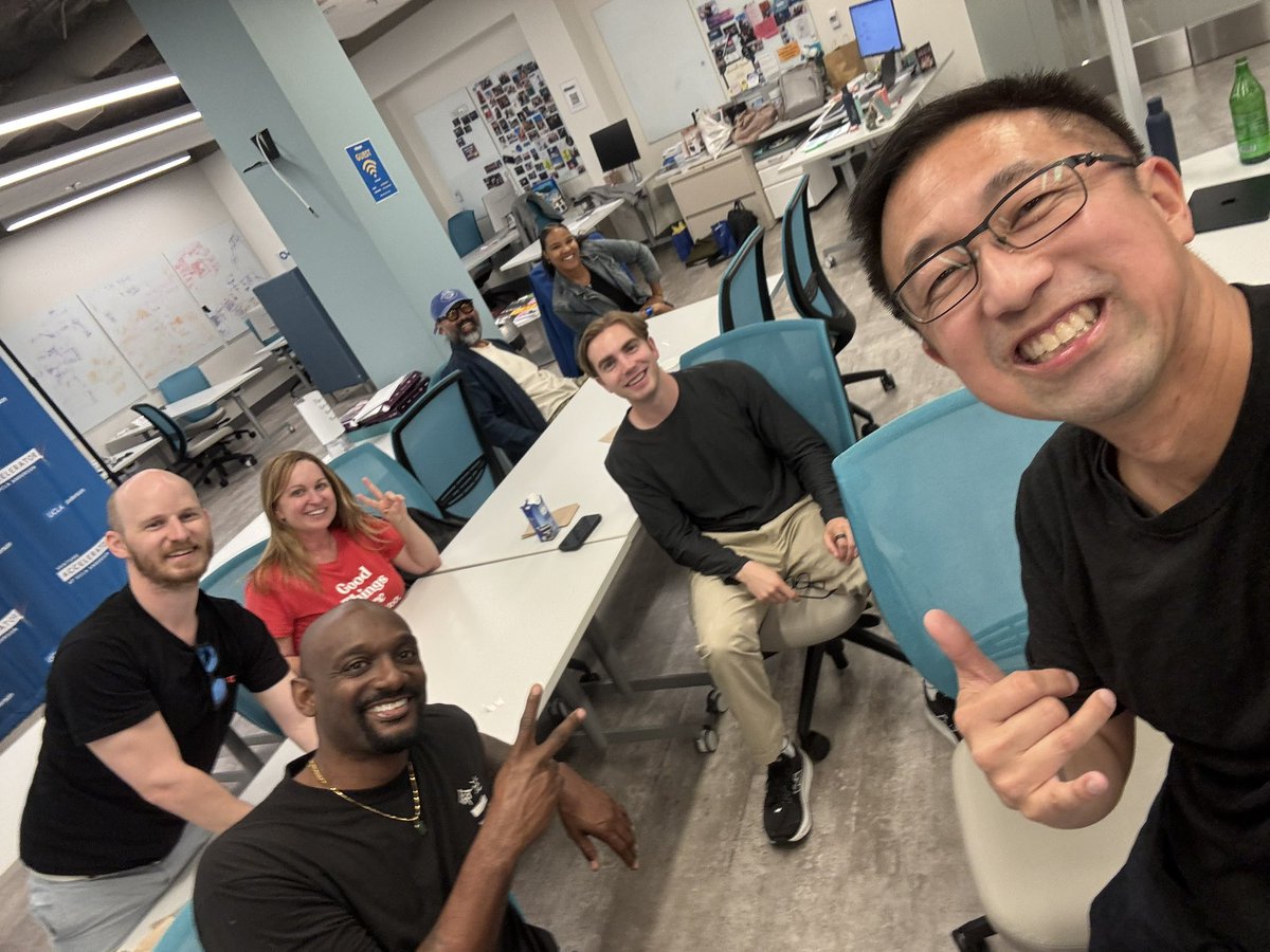 UscBruin's tweet photo. @THalamandaris @uclaanderson 3/  We talk about the “good ol’ days” like they’re a fixed point in the past.   But the truth is more uncomfortable:  You almost never know you’re living them until they’re gone.

And maybe that’s the real reminder.

#Carpediem isn’t about urgency or hustle. It’s about awareness. https://t.co/yLvsoXmEnS