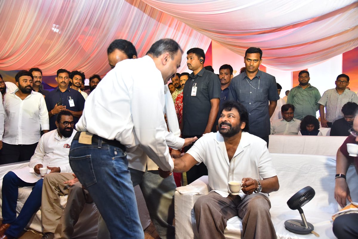 MindBlockX's tweet photo. Thammuditho BRO  teesav 
mari annaya tho em plan chesav gullu @vishwaprasadtg  #mega158 https://t.co/uhk58bkYhX