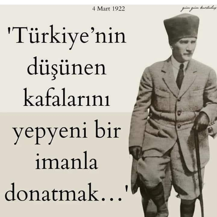 Dede38__'s tweet photo. Nutuk’tan/
4 Mart 1922’de, cepheyi teftiş etmek üzere, Ankara’dan ayrılmaya karar vermiştim.
Dolayısıyla, o gün, bazı açıklamalarda bulundum.
Kendilerine anlattım ki, ordumuzun kararı taarruzdur.
Ama bu taarruzu erteliyoruz.
Sebebi ise, hazırlığımızı iyice tamamlamak için biraz daha zaman gerekmesidir.
Bekleyişimizi, taarruz kararından vazgeçtiğimiz veya bunu başarmaktan ümidimizi kestiğimiz şeklinde yorumlamak yersizdir.
Osmanlılar, yapacakları askerî harekâtın genişliği ölçüsünde hazırlıklı davranmadıkları ve daha çok hırslarının etkisi altında hareket ettikleri için, Viyana’ya kadar gittikleri halde, geri çekilmeye mecbur olmuşlardır.
Ondan sonra Budapeşte’de de duramadılar.
Belgrat’ta da yenilerek geri çekilmeye mecbur edildiler.
Balkanları terk ettiler.
Rumeli’den çıkarıldılar.
BİZE, İÇİNDE DAHA DÜŞMAN BULUNAN BU VATANI MİRAS BIRAKTILAR.
Sinir gevşetici telkinlere önem verilmemelidir.
«Ordu ile, savaşla, inatla bu işin içinden çıkılmaz» şeklindeki dış kaynaklı öğütlere uymakla, bir vatan kurtulamaz.
Tarih böyle bir olay kaydetmemiştir.
Efendiler, bilirsiniz ki, Meclis’te bu anlattığım dönemde en çok olumsuz rol oynayanlar, vaktiyle, Türk milletinin kendi kendine bağımsızlığını elde edemeyeceği görüşünü ileri sürmüş olan kimselerdi.
Onun için görüşlerime şunları da ekledim ve dedim ki:
«EFENDİLER, MADDÎ VE ÖZELLİKLE MANEVÎ ÇÖKÜŞ KORKUYLA VE GÜÇSÜZLÜKLE BAŞLAR.
GÜÇSÜZ VE KORKAK İNSANLAR, HERHANGİ BİR FELÂKET KARŞISINDA, MİLLETİN DE UYUŞUKLUĞA DÜŞMESİNE YOL AÇARLAR.
GÜÇSÜZLÜK VE KARARSIZLIKTA O KADAR İLERİ GİDERLER Kİ, ÂDETA KENDİ KENDİLERİNE HAKARET EDERLER. DERLER Kİ, ‘BİZ ADAM DEĞİLİZ VE OLAMAYIZ! BİZ, KAYITSIZ VE ŞARTSIZ OLARAK VARLIĞIMIZI BİR YABANCIYA TESLİM EDELİM.’
Türkiye’yi, böyle yok olma uçurumuna sürükleyenlerin elinden kurtarmak lâzımdır.
Bunun için bulunmuş bir gerçek vardır.
O gerçek şudur:
TÜRKİYE’NİN DÜŞÜNEN KAFALARINI YEPYENİ BİR İMANLA DONATMAK…
BÜTÜN MİLLETE TAPTAZE BİR MANEVÎ GÜÇ VERMEK.
İşte biz buna uyacağız.