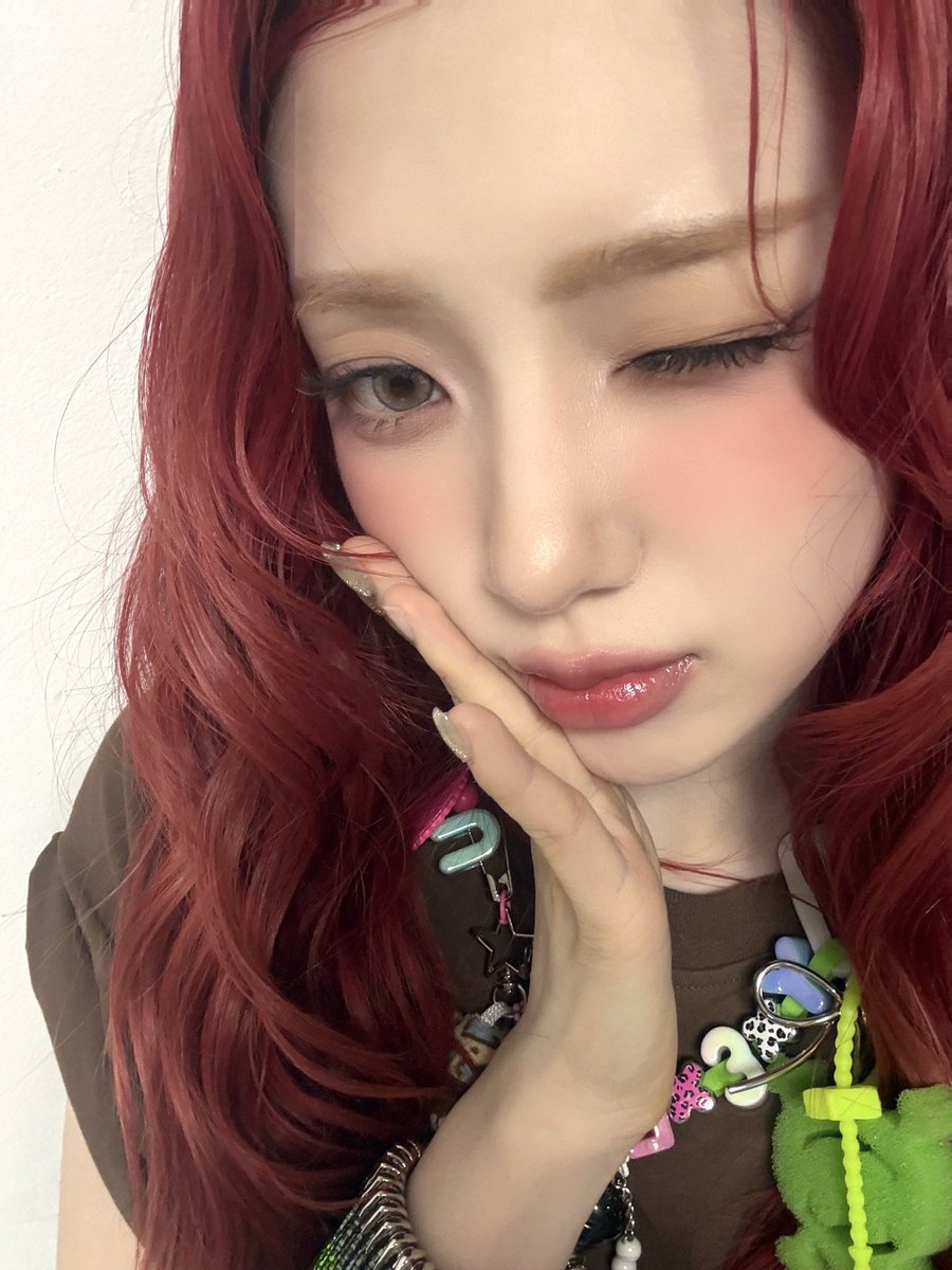 jiheol's tweet photo. I couldn't wait to hear cheers so loud, that I catched up prettily, wrapped up my best &amp; great performance.  /  Hair curled up, carrying my dolls buddy under as my lucky chains, please carry them with you too and think of me often.. https://t.co/Nd5nOv6PxJ