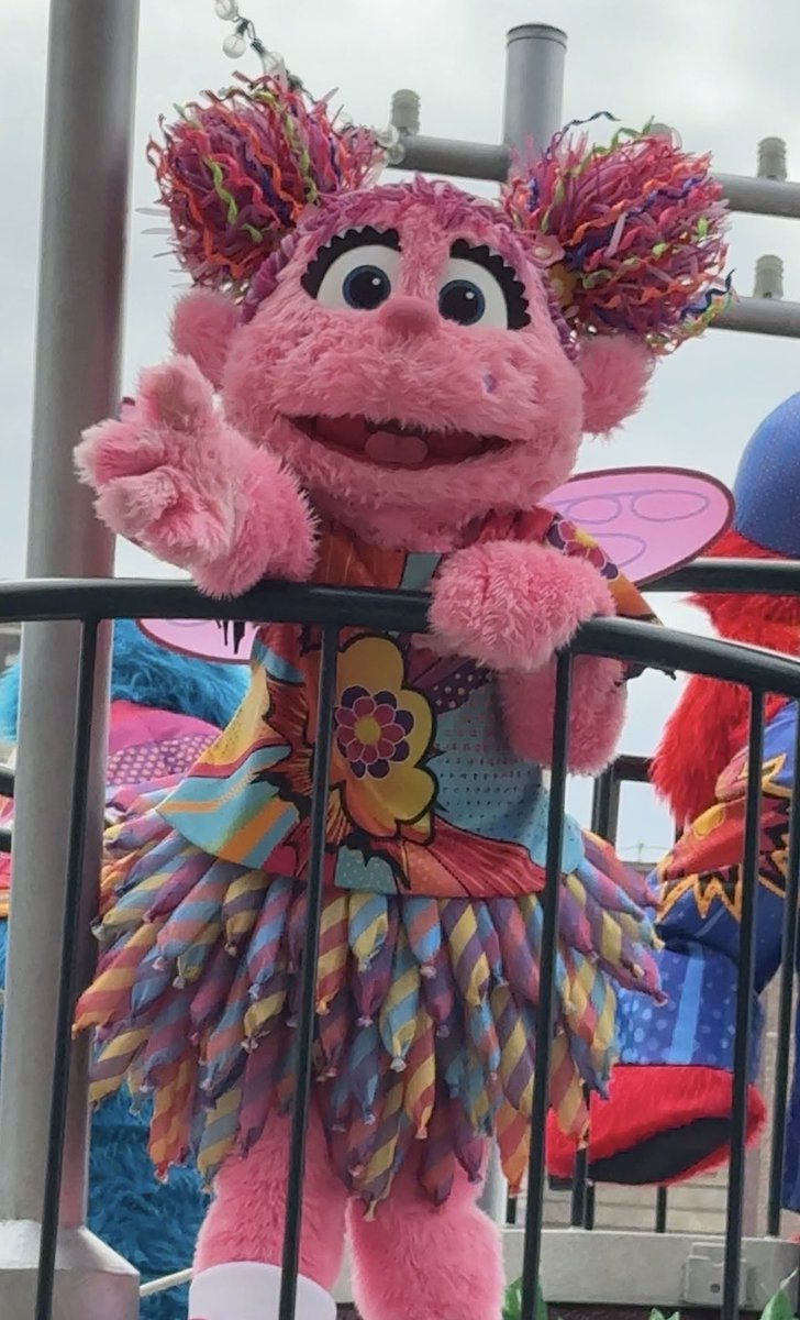 maririn_mickey's tweet photo. 今日も元気いっぱいなアビーちゃん❣️
元気チャージ完了💕💕
Discover U！！！ ✨✨
#USJファン   
#USJ25周年   
#NO LIMIT！パレード〜Discover U！！！ バージョン～
#アビー・カダビー https://t.co/cmUOK0FmWq