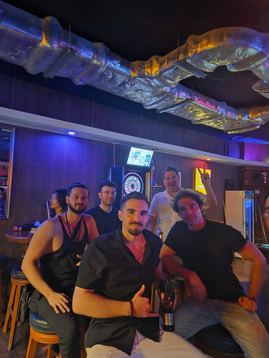 WorldWingman's tweet photo. Always have a solid crew to roll with. 

Don't become one of those guys in the game who focuses so much on girls that you don't have a social life or time for the boys. Over obsessed PUA/game guys become one dimensional and weird. You wouldn't wanna have a beer with them. 

Having a night or two each week where you meet your friends and catch up is crucial for your sanity.