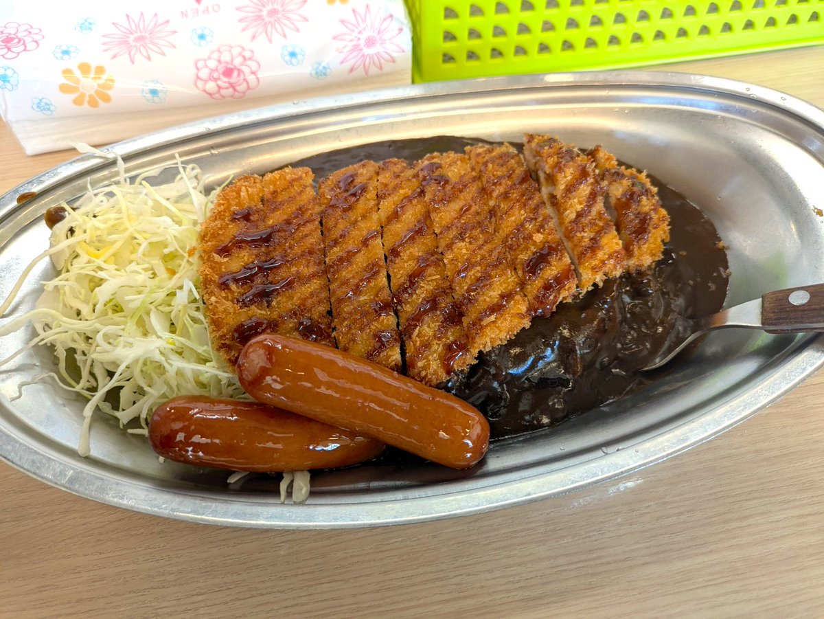 OKAKOMI_PR's tweet photo. 『ゴーゴーカレー 岡山大野辻店』
岡山市北区にあるカレー店

ロースカツカレー並を注文。

黒光りするカレールーは濃厚スパイシー。
スタッフのお薦めで福神漬をルーに散らしてみると甘味が利いてまろやかに。
ルーを絡めたロースカツもガツンと系に。
https://t.co/7Fe3wKqf31
#おかコミ #岡山グルメ https://t.co/ydoJMHgpvj