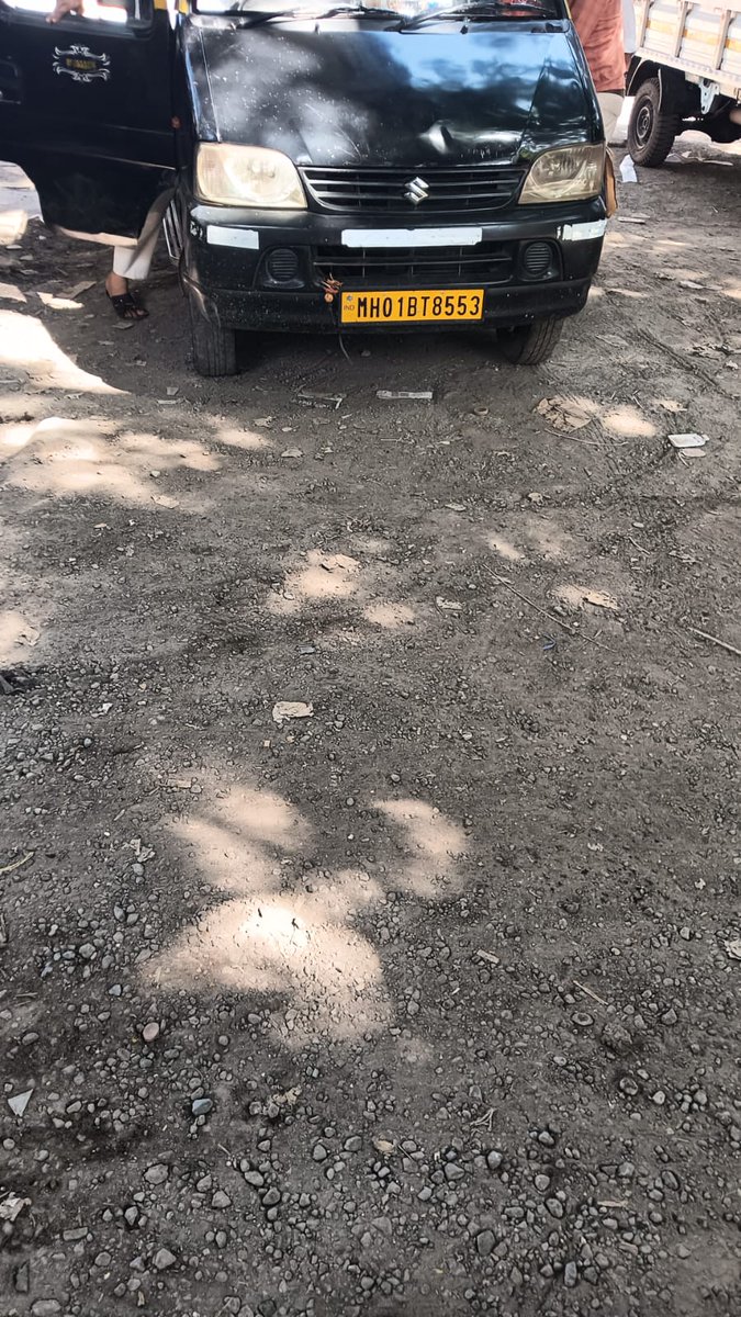 pushpendraaS's tweet photo. @MTPHereToHelp @CPMumbaiPolice @MumbaiPolice @CMOMaharashtra @rpfwrbct
 at dadar terminus refuse to travel thru meter informed concern office but no action on him demanding 600 rs  from sr citizen huge nexus between police and taxi driver at dadar terminus https://t.co/xBMvr2IXgI