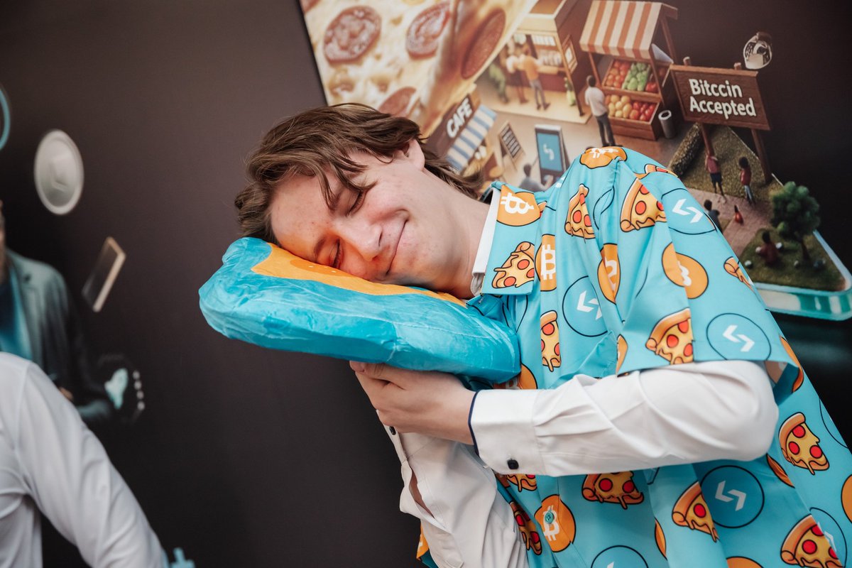BitgetRU's tweet photo. 👀 Как прошел Bitcoin Pizza Day в Казани на Казанском криптофоруме с Bitget 👇

🔗 Все фото по ссылке:
https://t.co/nfYQOelaoe

#EventWithBitget https://t.co/0aUj3iUpzH