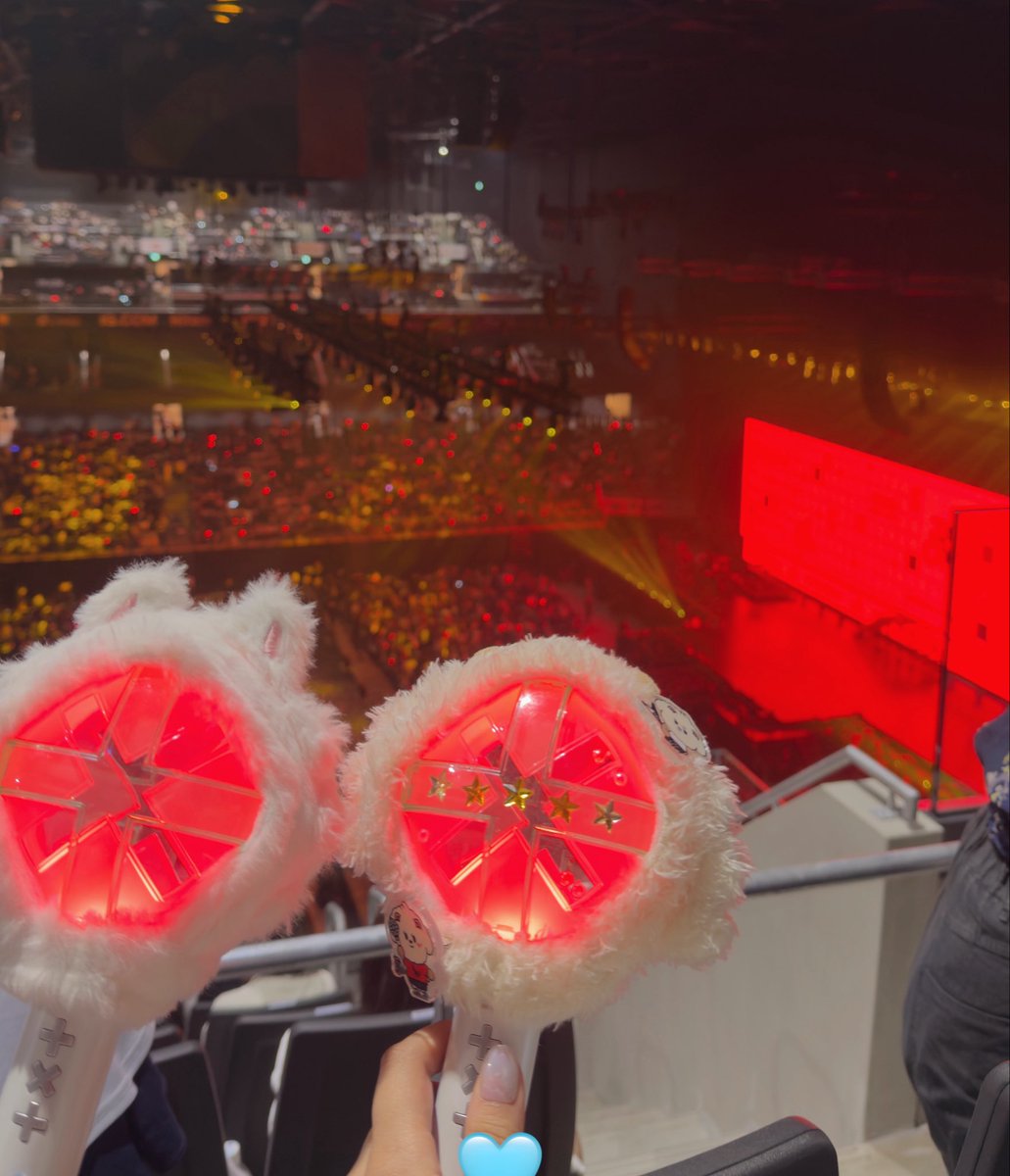 kossori313's tweet photo. 모아콘 나고야day2❤️🖤

IGアリーナの4階は生演奏だと音ガビガビだﾈ…施設自体は新しくて良かったっ

#2026_TXT_MOACON https://t.co/DAGCOhUKFI