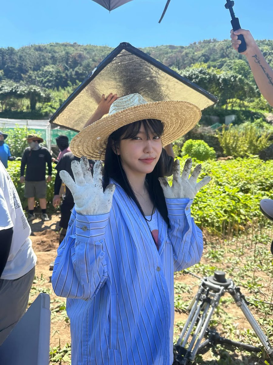 KIMYERIM_INTL's tweet photo. [HASHTAG EVENT • AZURE SPRING EP. 05]

EPISODE 5 of <아주르 스프링 Azure Spring> airs today, 11:00pm (KST). 🎉

#️⃣ AzureSpringEP5

📆 25 May (Monday), 10:30pm KST
⚠️ Do not use the tag before the schedule.

#아주르스프링 #AzureSpring 
#김예림 #KIMYERIM #예리 #YERI https://t.co/m745BPeheI