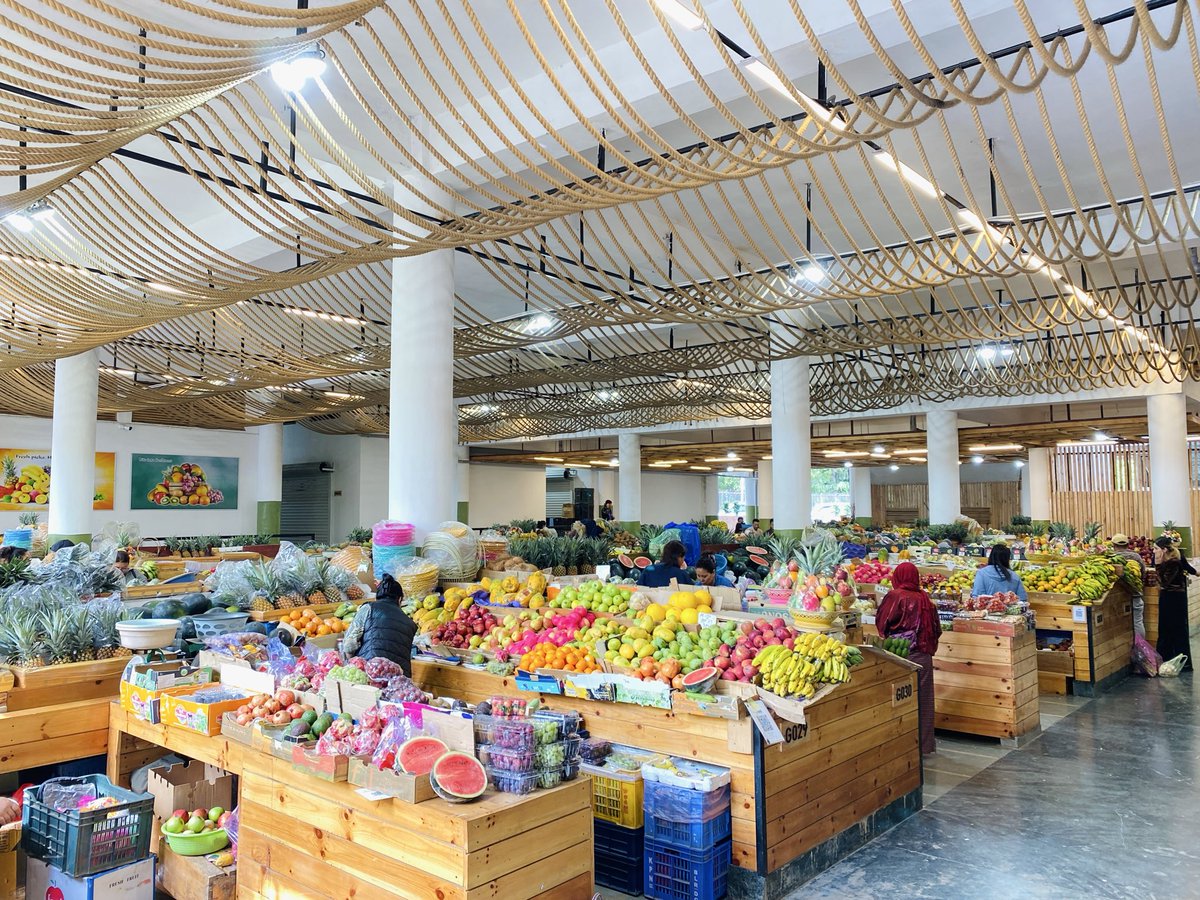 thekarmawanders's tweet photo. Organic Clean and beautiful vegetable market of Thimphu, Bhutan 🇧🇹🥕🍉🍒🥦🥬

#bhutan #bhutanlife #explorebhutan #visitbhutan #vegetablemarket #visitbhutan https://t.co/Qgr3jYG2SQ