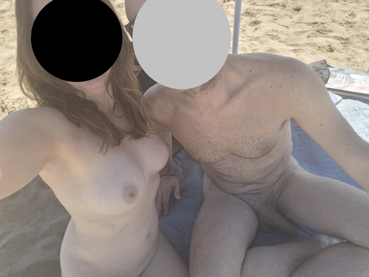 hotexhibcouple tweet media