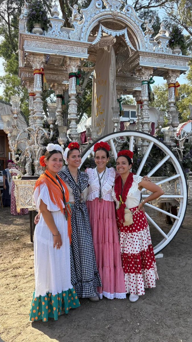 Mariadecasas's tweet photo. Otro año más con mi gente 💕 https://t.co/ewWMgVhEr1