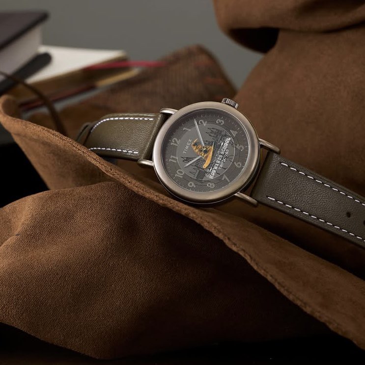 mint_time_press's tweet photo. 『#HarryPotter×#TIMEX（ハリー・ポッター ×タイメックス）』！
夢のコラボレーション時計！
魔法界の象徴的なシンボルや寮のカラーをタイメックスの定番モデルに落とし込んだ特別なウォッチシリーズです。（1/2） https://t.co/Hhiy8GF7E5