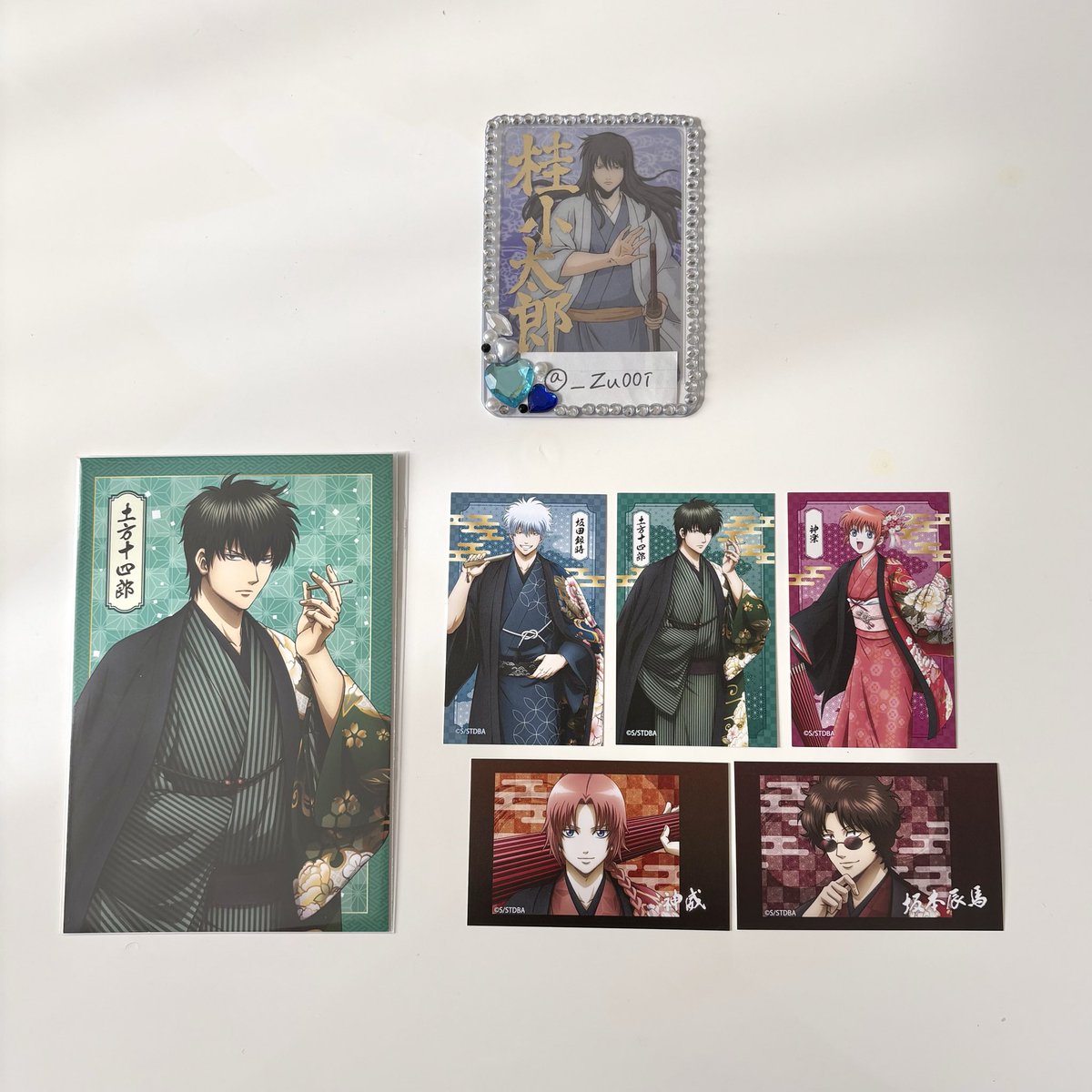 _Zu00i's tweet photo. 〖交換〗
銀魂 マルイ 片面花柄和装 トレーディングイラストシート 特典

譲：銀時、土方、神楽、神威、辰馬

求：同種 桂 > 異種 桂

一点~可、同種優先ですが異種も検討
郵送 >> 都内手渡し希望
お気軽にお声掛けください🌷 https://t.co/LGGGlxLDEp