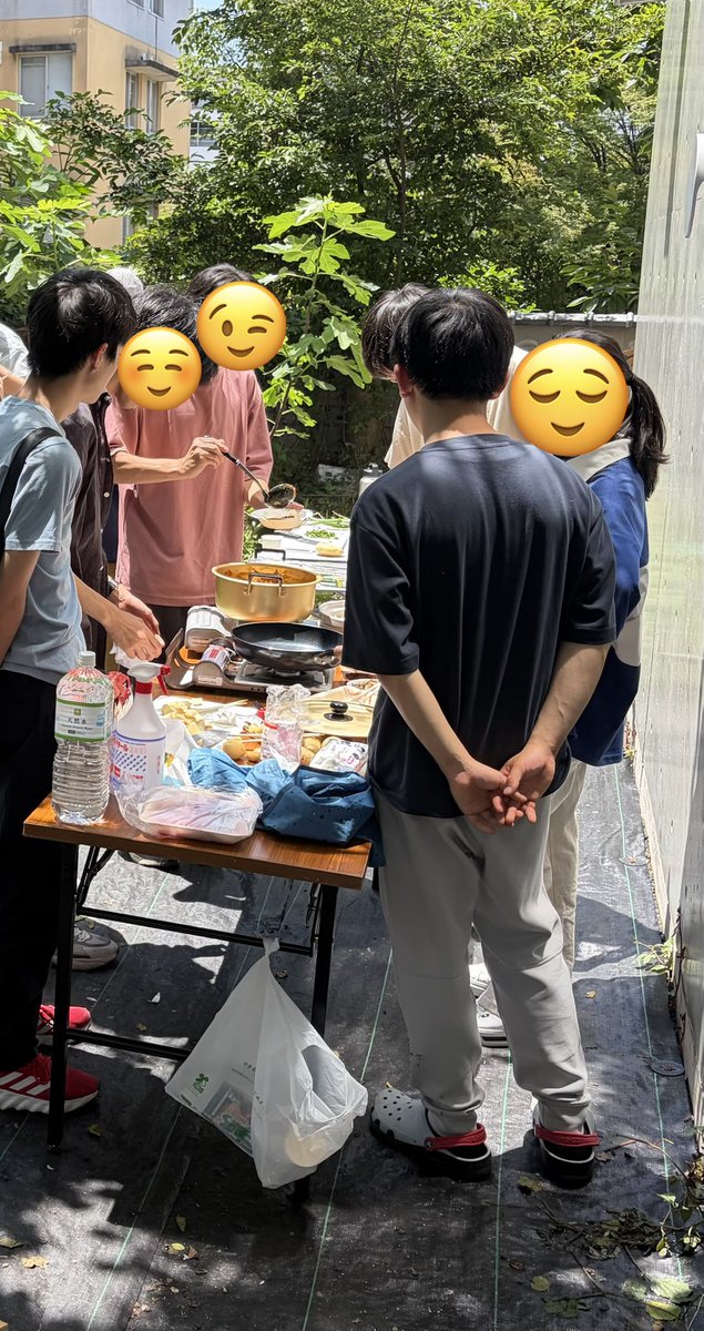 kuminori2019's tweet photo. 今日は畑で料理会をしました！
畑でとれた玉ねぎとじゃがいもを使ってカレーを作りました〜とってもおいしかったです！
まだまだ入会受け付けしております！ご連絡お待ちしております👍 https://t.co/KXf67rPr4Q
