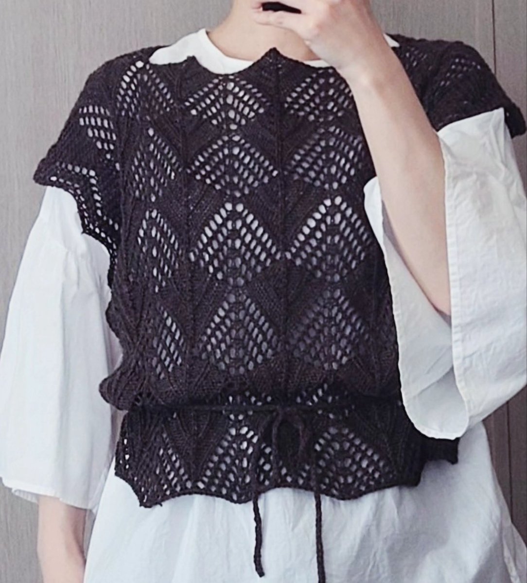 coconut_mochi's tweet photo. Taeさんデザインの #nome_pattern ができました✌
使用糸はamirisuParade petra
レース編みだけどエレガントすぎずかっこいいデザインで、繰り返しが覚えやすいのでそこまで苦戦せず編み切れてよかった✨
色んな着方が出来るのが楽しいし季節を問わず使えそうなのでたくさん活躍させたいな🙌 https://t.co/OHXzrb5mm7