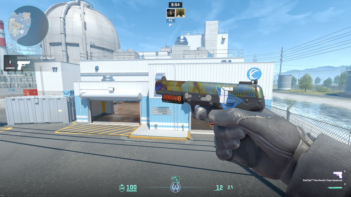 Frostty_'s tweet photo. Never thought i'd have a skin with a titan sticker on it... Sticker alone costs just over double what the skin actually is. https://t.co/lC6dyb1RQq