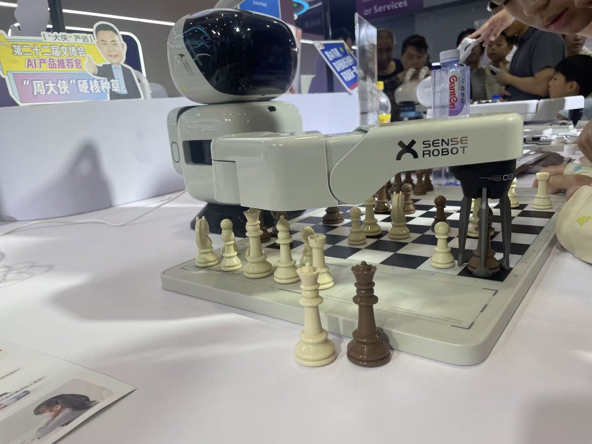 xbbjjy's tweet photo. Children play Chinese chess with AI robots in China as smart sensor tracks every move creating a fun brain game combining tradition and technology.
#ICIF2026 #China #AIRobot #ChineseChess #GoGame #TechCulture https://t.co/m5LBlpGi2y