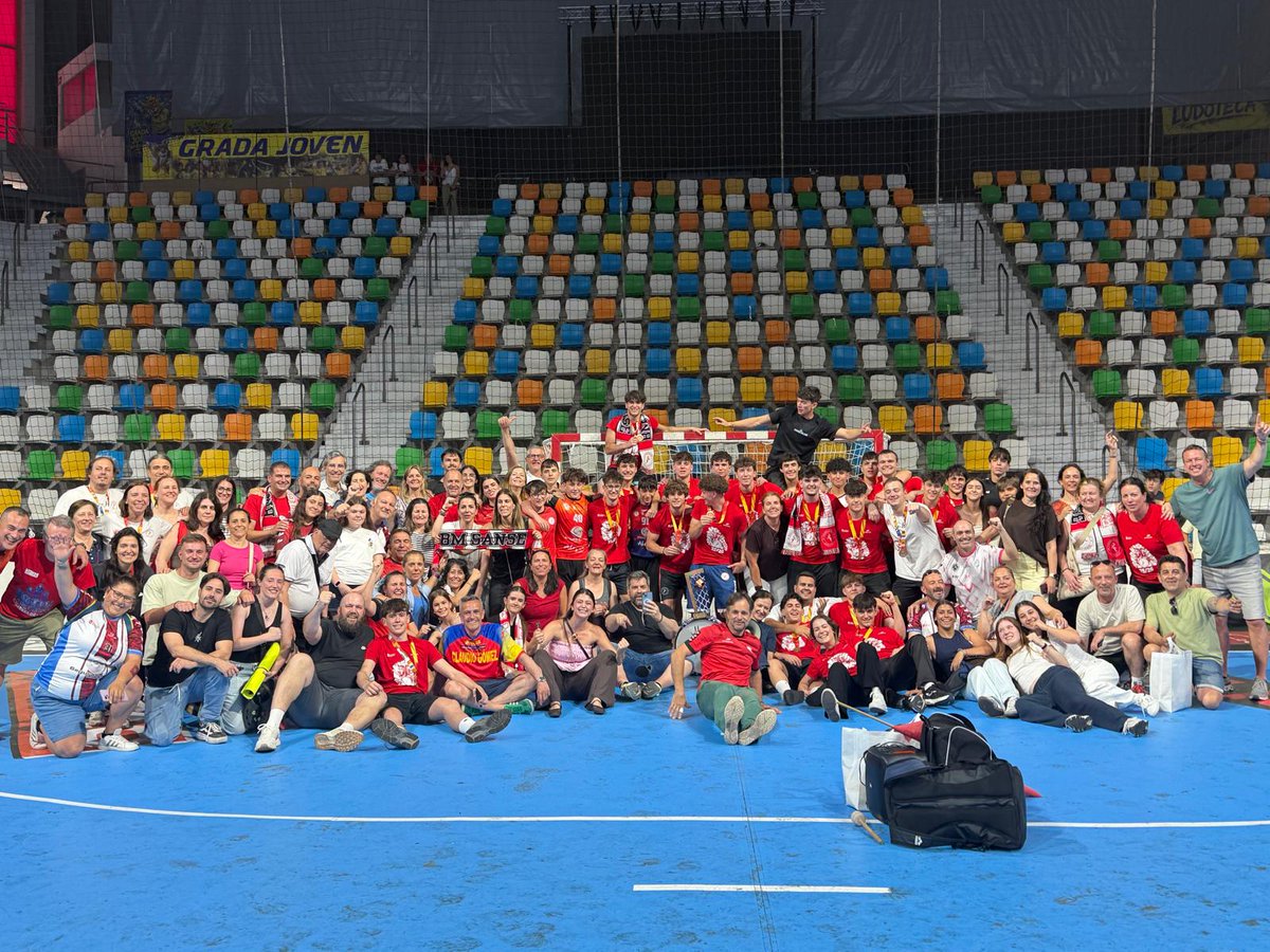 balonmanosanse's tweet photo. 📸 Imágenes para el recuerdo del CDE Juvenil Masculino.

Fin de etapa para nuestros juveniles. Lo que viene por delante es vuestro.

¡Mucho éxito, chicos! ❤

#BMSanse #CampeonatoDeEspaña https://t.co/IwrBBqYlLW