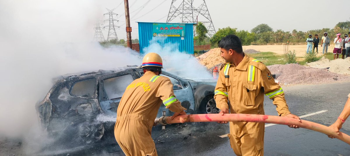 hapurfire's tweet photo. @AnaadiTVUPUK @hapurpolice @fireserviceup फायर सर्विस हापुड़ द्वारा आग को पूर्ण रूप से बुझा दिया गया है। उक्त घटना में कोई जनहानि होने की सूचना नहीं है।
@hapurpolice  @fireserviceup #CarFire #Pilkhua #Highway #UPNews #anaaditvup https://t.co/NOJce54ymy