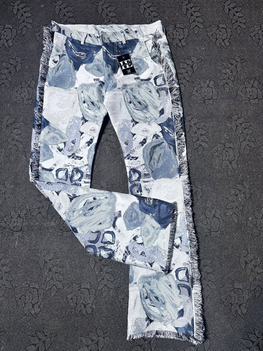 Rarehem_s's tweet photo. Name a more perfect pair of pants https://t.co/vm969YzRsn