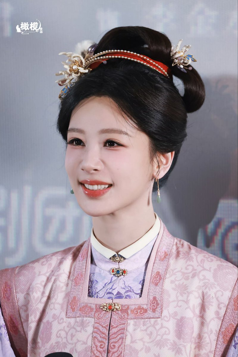 zimiyangzi's tweet photo. 📸 260525 #YangZi at #TheHeir #家业 Weibo group watching event https://t.co/jpVEc50UUX