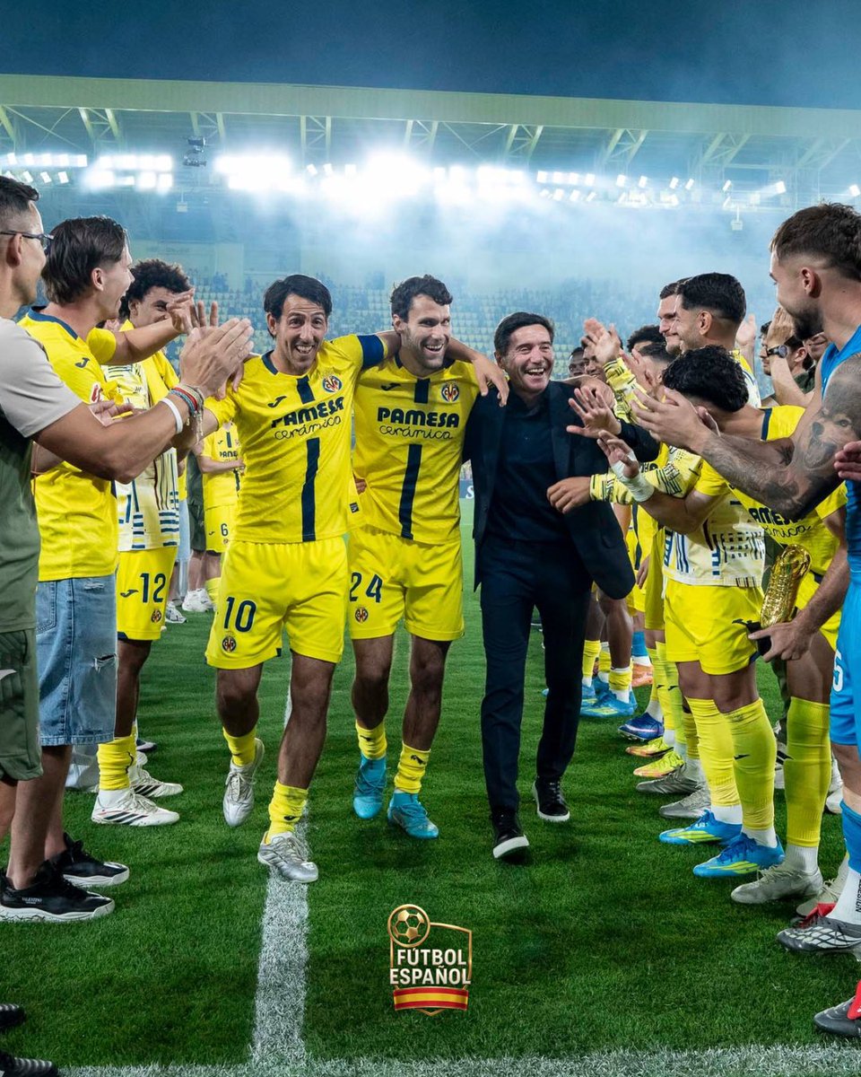 FootballESP's tweet photo. ¡Se marchan 3 leyendas del @VillarrealCF ! 💛

Marcelino, Pedraza y Parejo dejaron ayer el submarino amarillo por la puerta grande. 🔥 https://t.co/iPoVqmobIM