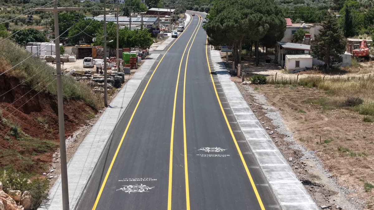 AydinBuyuksehir's tweet photo. Didim ilçesi Akbük Mahallesi ana caddesinde gerçekleştirilen çalışmaları tamamladık.

Turizmin gözbebeği Akbük, yenilenen yolu ile yaz sezonu boyunca yerli ve yabancı misafirlerini ağırlayacak. 

Detaylar👉 https://t.co/6SlGuMw6c5 https://t.co/RxYXrzJc8n