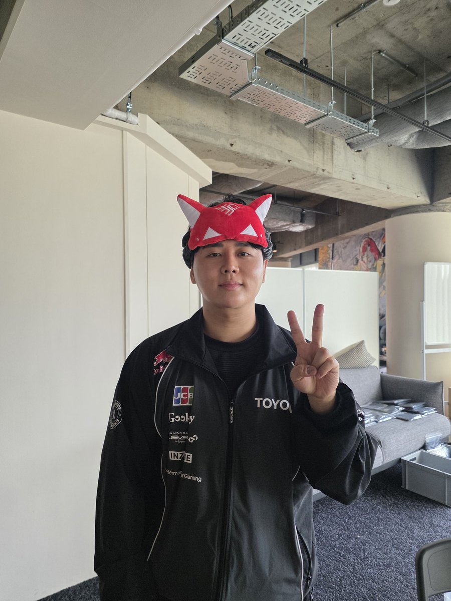 JYP35066's tweet photo. 깜빡하고 다른 선수들은 못 찍었다....ㅠㅠ https://t.co/wCNbIG82SV