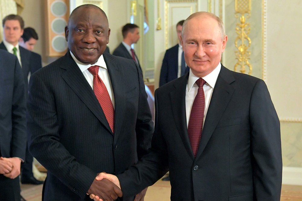 EmbassyofRussia's tweet photo. 🇷🇺 President #Putin congratulated African leaders on #AfricaDay:

Africa Day serves as a symbol of victory of the people of your continent over colonialism &amp; their aspiration to freedom &amp; prosperity

🤝Russia values its friendship with Africa and supports a just multipolar world. https://t.co/C0drgszzRz