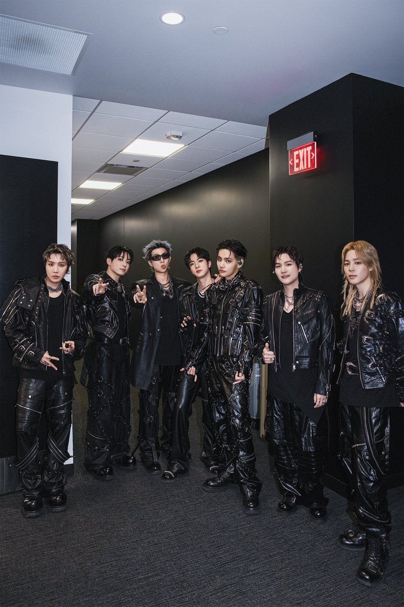 Bangwools4lyfe tweet media