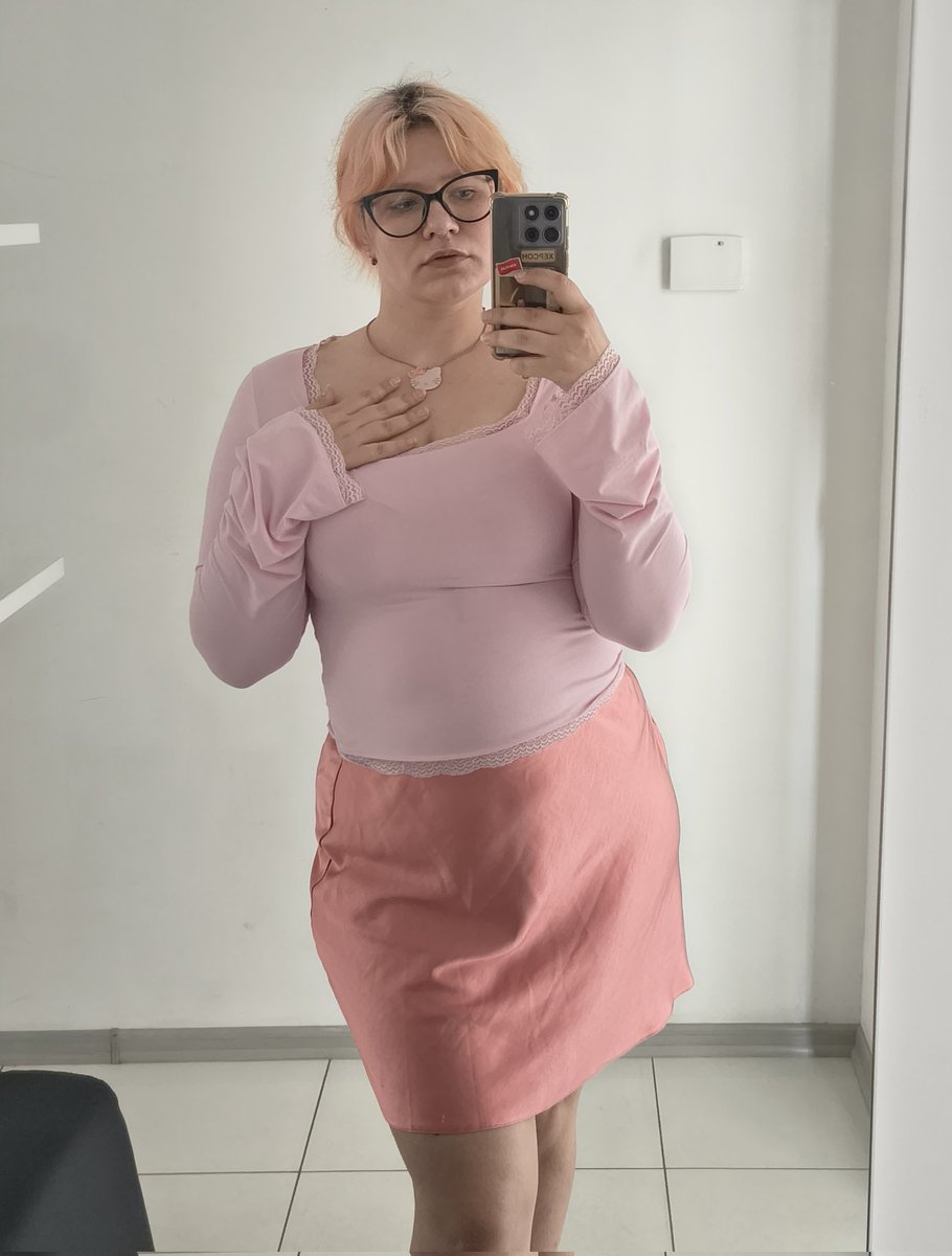 Genteel Girl tweet media