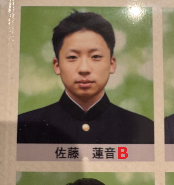 0915_taka_'s tweet photo. 【栃木県闇バイト強盗殺人事件】

卒アルにアルファベット付けてほしいと要望あったので付けたｗ

183くんが最初に捕まったのは梅田と述べたけど間違い。
最初の逮捕者は事件後30分と報道があり、梅田はSNSに捕まる覚悟のコメントや愛の告白してたからAは“南川”となる。

Aは文春によるとBから支配されて、虐めや暴行も受けていたとか。
Aは逃げ遅れたのではなくBに捨てられた結果BとCが車で逃走。

記事によるとBはAに「何もやっていないじゃん、お前どうしようもないな！」とキレて置き去りにしたとか。