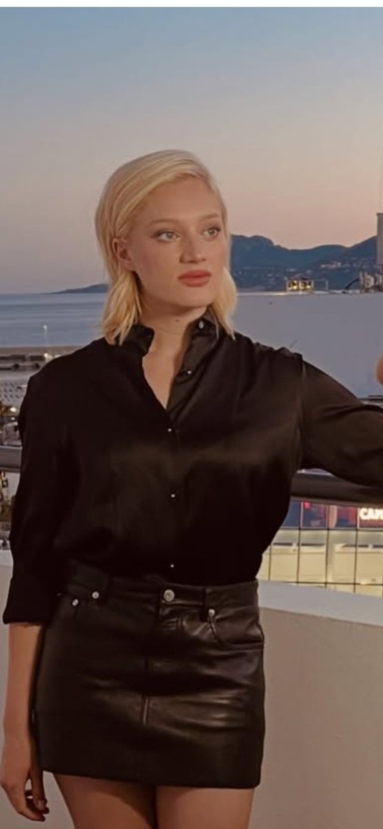 chemsier's tweet photo. Nadia Tereszkiewicz - 16.05.2026

La très belle  actrice Nadia Tereszkiewicz au festival de Cannes 
😍

#chemisier #blouse #satin #soie https://t.co/MFsysFExsA