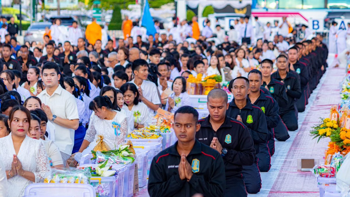 beZ8V4x0G0epPd6's tweet photo. 🌟🙏 ร่วมกิจกรรม “โครงการตักบาตรพระสงฆ์ 1,000 รูป” 🙏🌟
✨ เพื่อถวายเป็นพุทธบูชาและถวายเป็นพระราชกุศล ✨

เมื่อวันที่ 24 พฤษภาคม 2568 เวลา 05.00 น.
#ร153พัน3
#กองทัพบก
#ตักบาตรพระสงฆ์1000รูป
#ปัตตานี
#ทำดีเพื่อชาติศาสน์กษัตริย์ https://t.co/nZjopNABHD