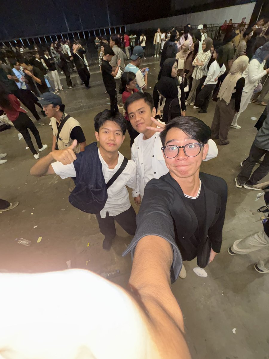 agaxx tweet media