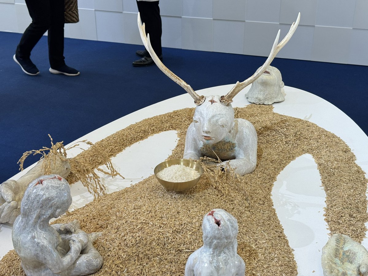 mujina1985's tweet photo. 「アートと獺祭、獺祭とアート」at 日本橋三越本店 本館1階 中央ホール

写真は、米澤柊、浅野友理子、大小島真木

5月26日まで https://t.co/QxIecX7Kc5