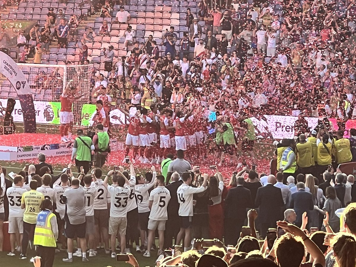 WetsonShaun's tweet photo. Nice day undercover at Palace, 🏆🔴⚪️⚽️@Arsenal https://t.co/Q2VseY8XJ1